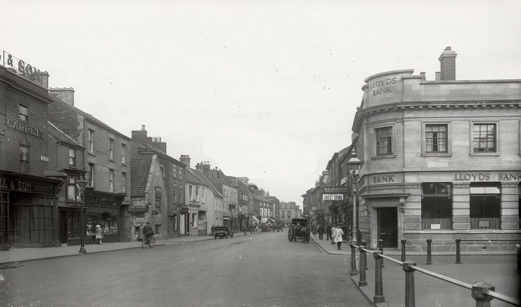 W.G. Harrison's Printers and Stationers on Grantham High Street (on the right). Courtesy Lincolnshire Archives.